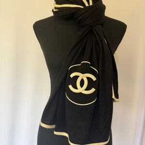 Classic Chanel CC Cashmere Scarf. Black & Ivory